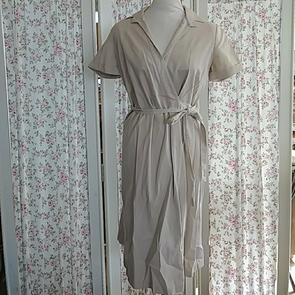 Banana Republic khaki wrap dress Sz 4